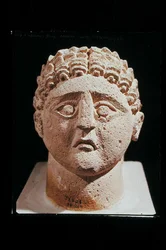 Cabeza de un hombre, de Khirbet et-Tannur (caliza)